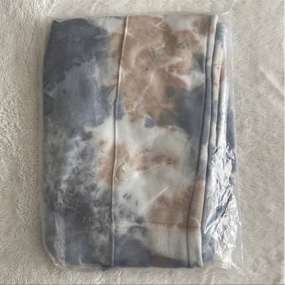 (NWT) Nike Loose Fit Tie Dye Cuffed Sweatpants in Slate Blue, Medium - Picture 11 of 16